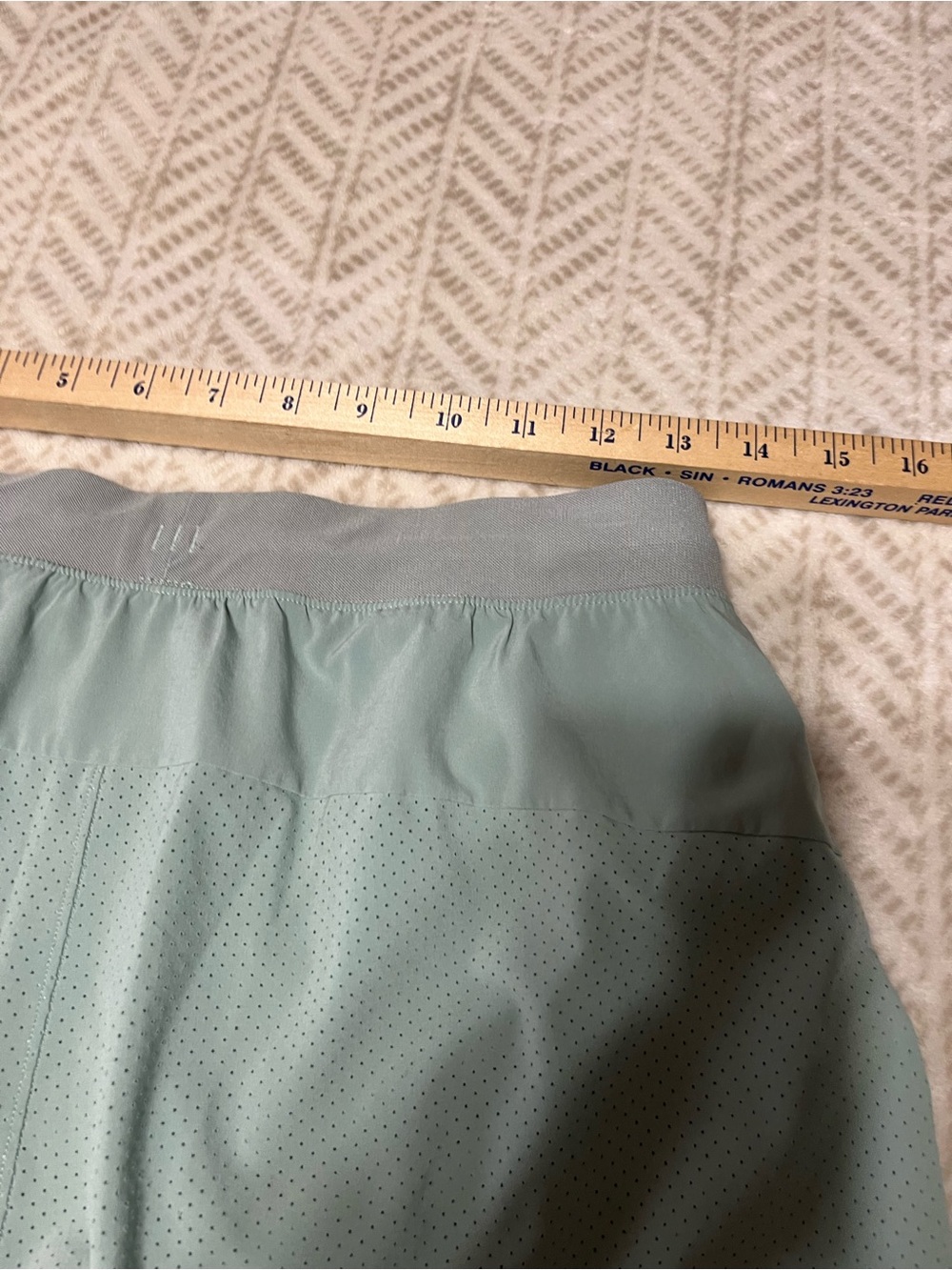 Lululemon Medium Women’s Lightweight Mint Green Running Shorts - Picture 5 of 8